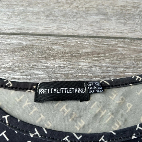 PRETTYLITTLETHING Plus Black Oversized T Shirt  Dress - Picture 14 of 16